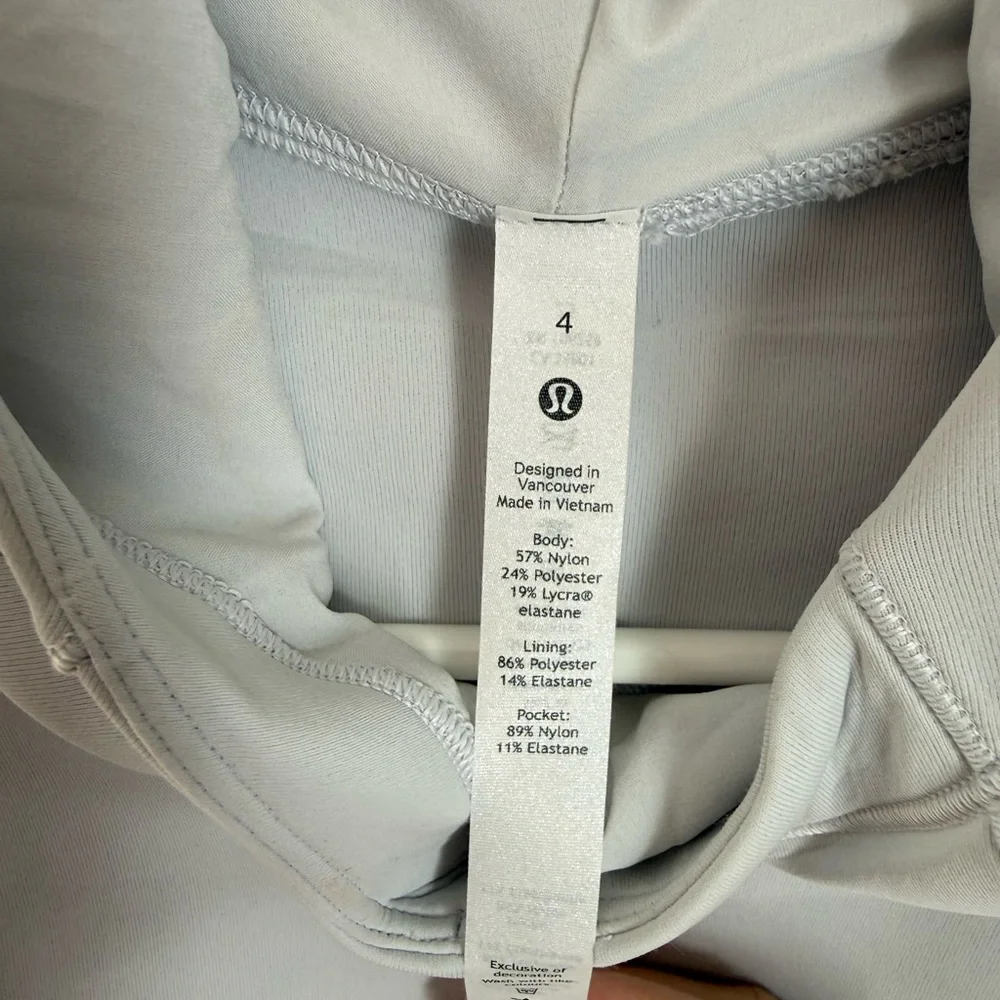 Nwot Lululemon AirWrap Pullover Hoodie in Alpine White, size 4. - Picture 6 of 6
